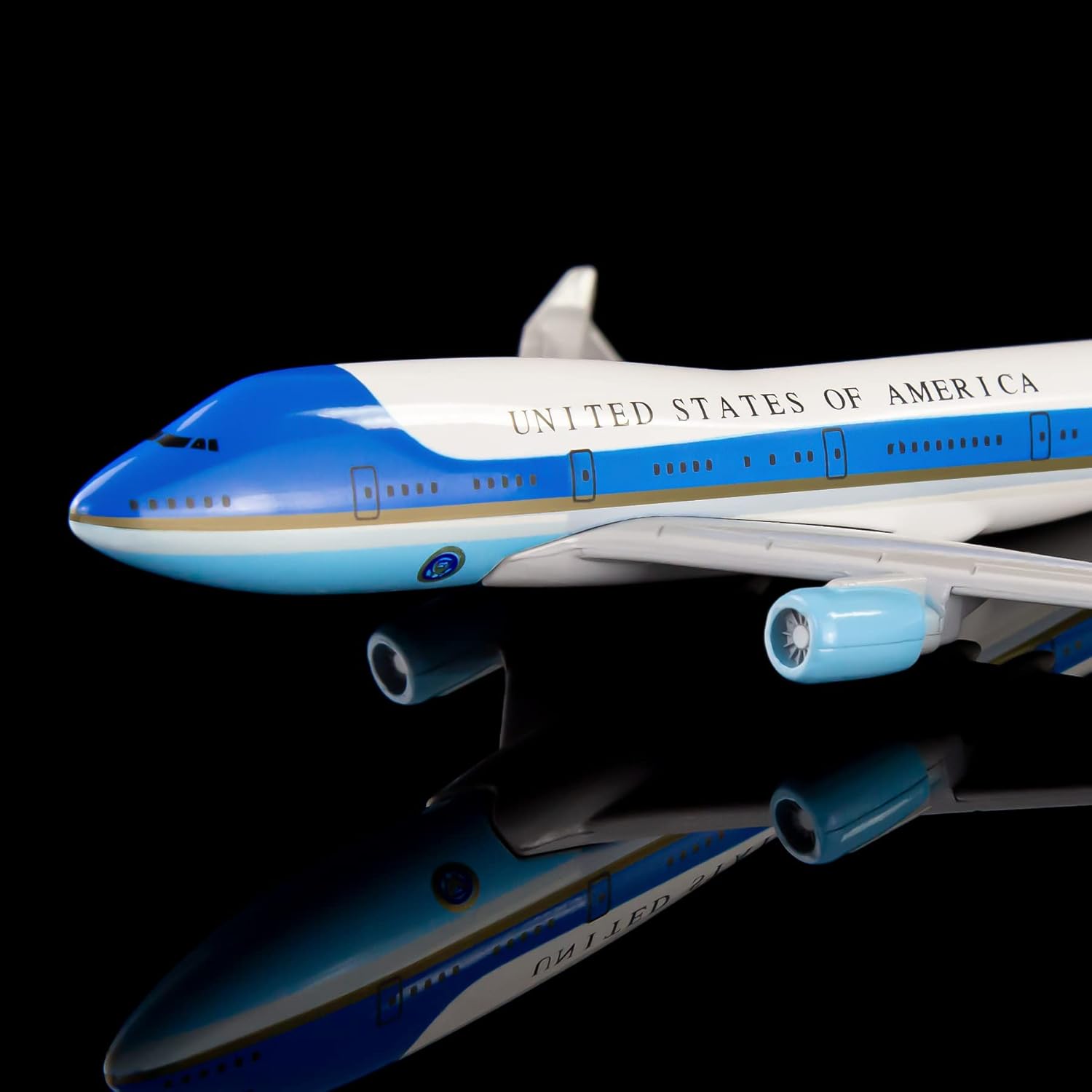 نموذج طائرة معدني مصبوب بمقياس - مراجعة Model Kit Plane وسعره