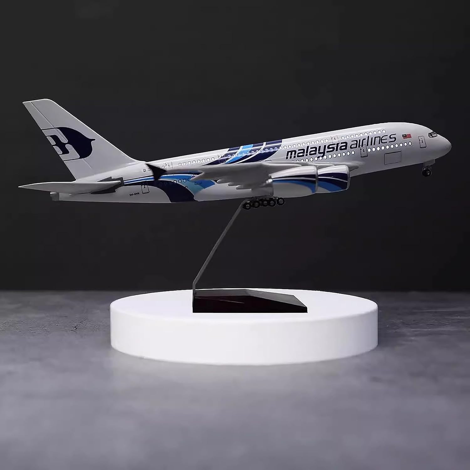 مقياس 1:160 الخطوط الجوية الما - مراجعة Model Kit Plane وسعره